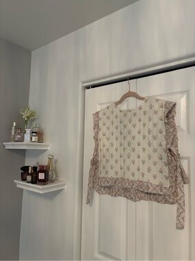 Floral Ruffle Sleeve Cream vest